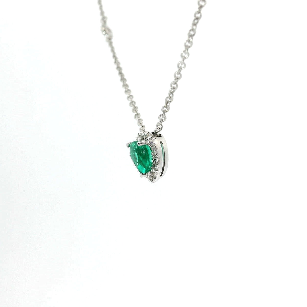Girocollo in oro bianco con smeraldo Lab-Grown taglio cuore e diamanti Lab-Grown taglio brillante.