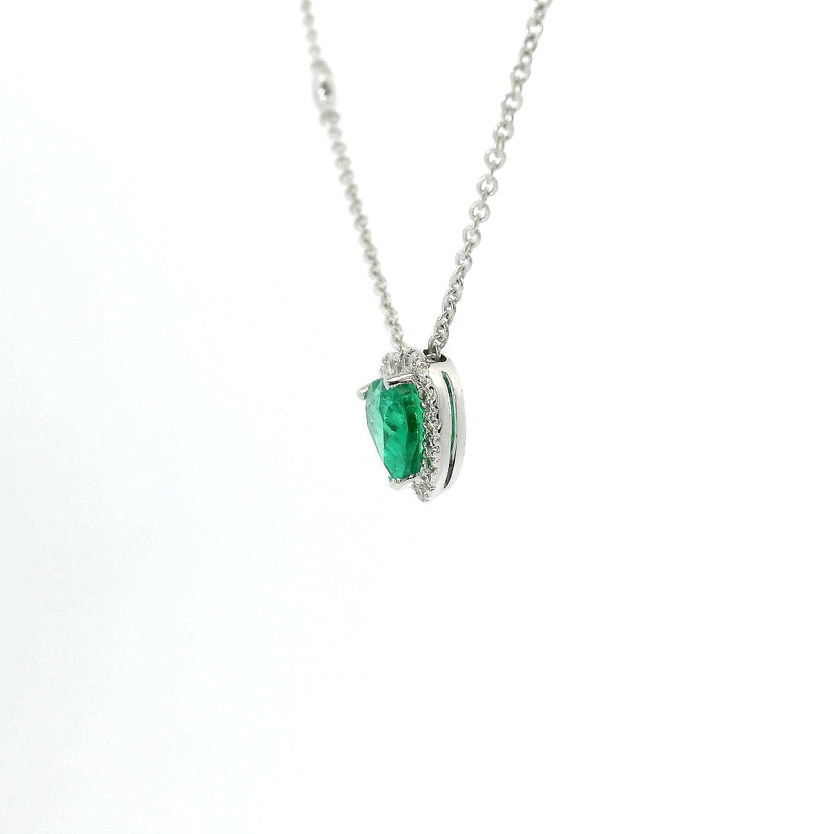 Girocollo in oro bianco con smeraldo Lab-Grown taglio cuore e diamanti Lab-Grown taglio brillante.