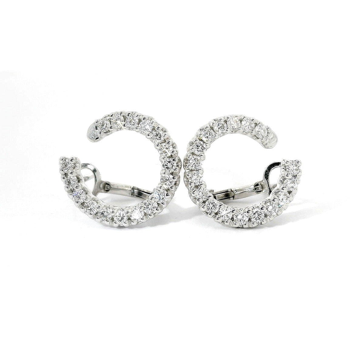 Orecchini a cerchio aperto in oro bianco con diamanti lab-grown taglio brillante, 0,97 carati.