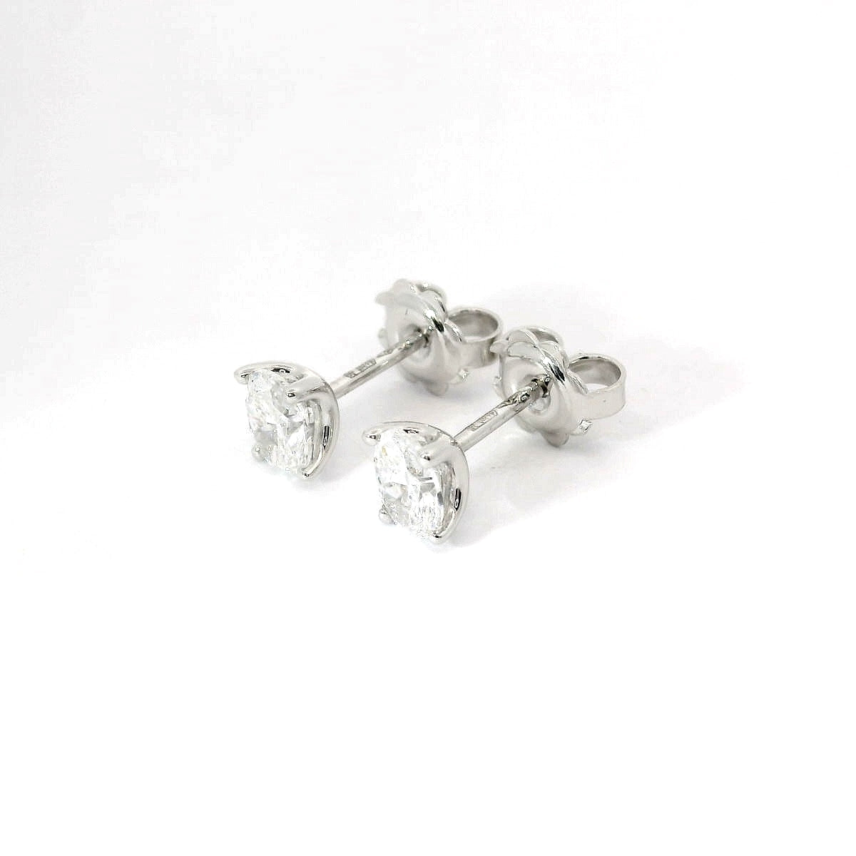 Orecchini punto luce in oro bianco e Diamani lab-grown taglio ovale, 1,04 carati.