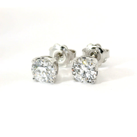 Orecchini punto luce con castone a cuore in oro bianco con diamanti lab-grown taglio brillante, 1,60 carati.