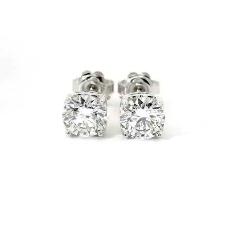 Orecchini punto luce con castone a cuore in oro bianco con diamanti lab-grown taglio brillante, 2,04 carati.