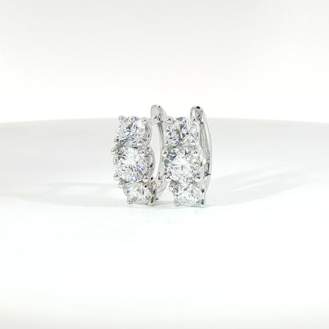 Orecchini cerchio con diamanti Lab-Grown taglio brillante, 3,01 carati.