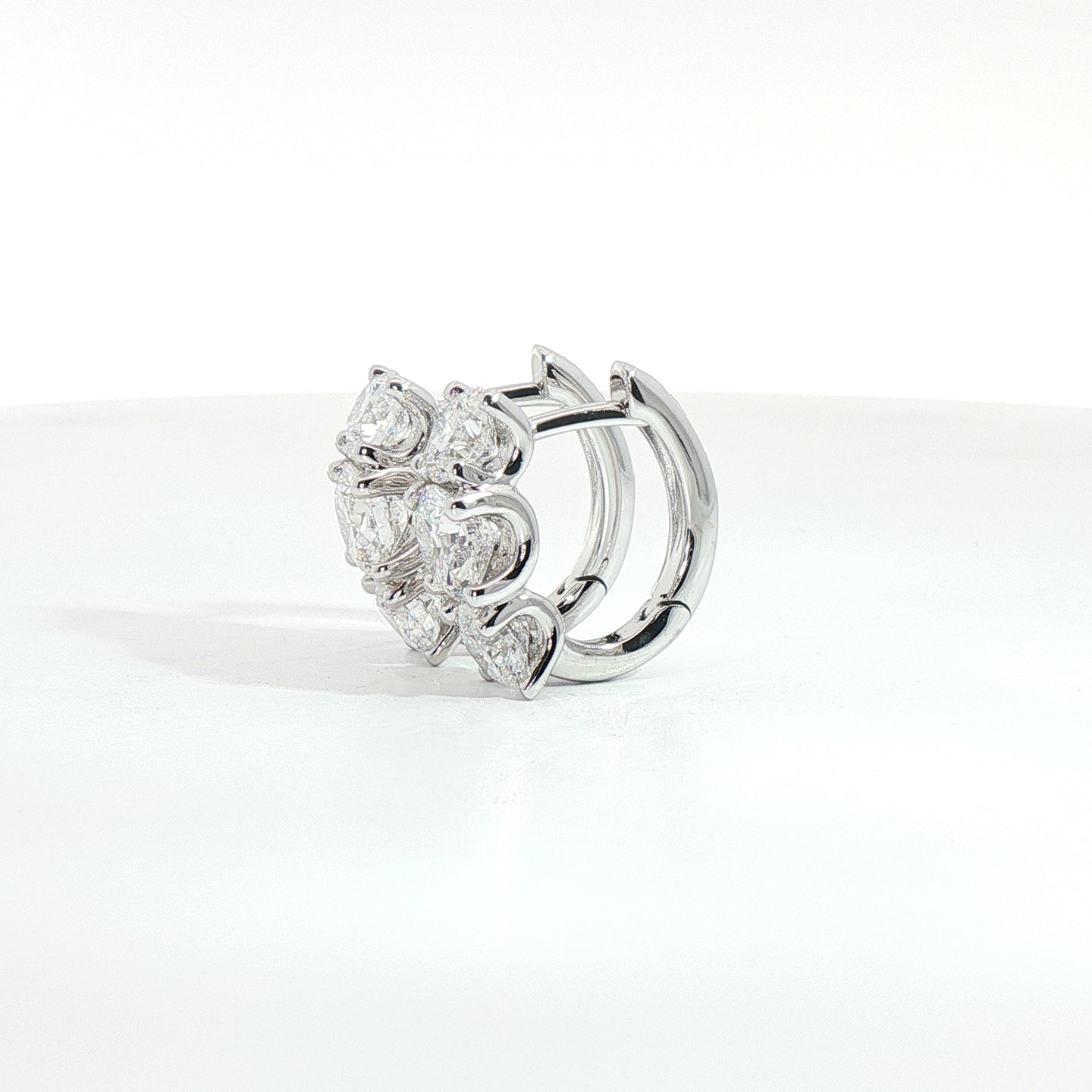 Orecchini cerchio con diamanti Lab-Grown taglio brillante, 3,01 carati.