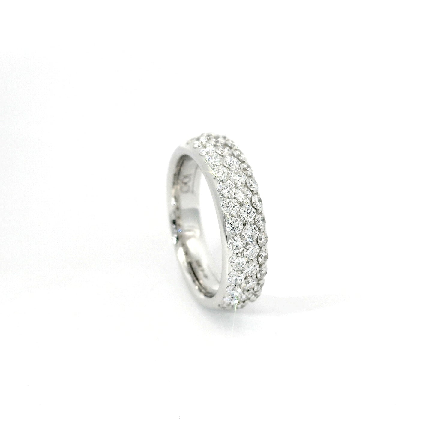 Yellow gold band with brilliant-cut lab-grown diamonds, 1.18 carats.