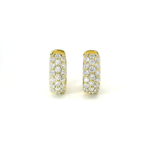 Orecchini a cerchio a pavè in oro giallo con diamanti lab-grown taglio brillante, 1,25 carati.