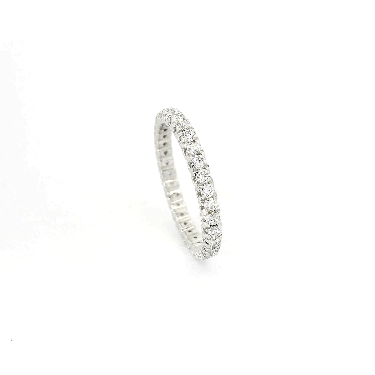 Eternity in oro bianco e diamanti lab-grown taglio brillante, 0,69 carati.
