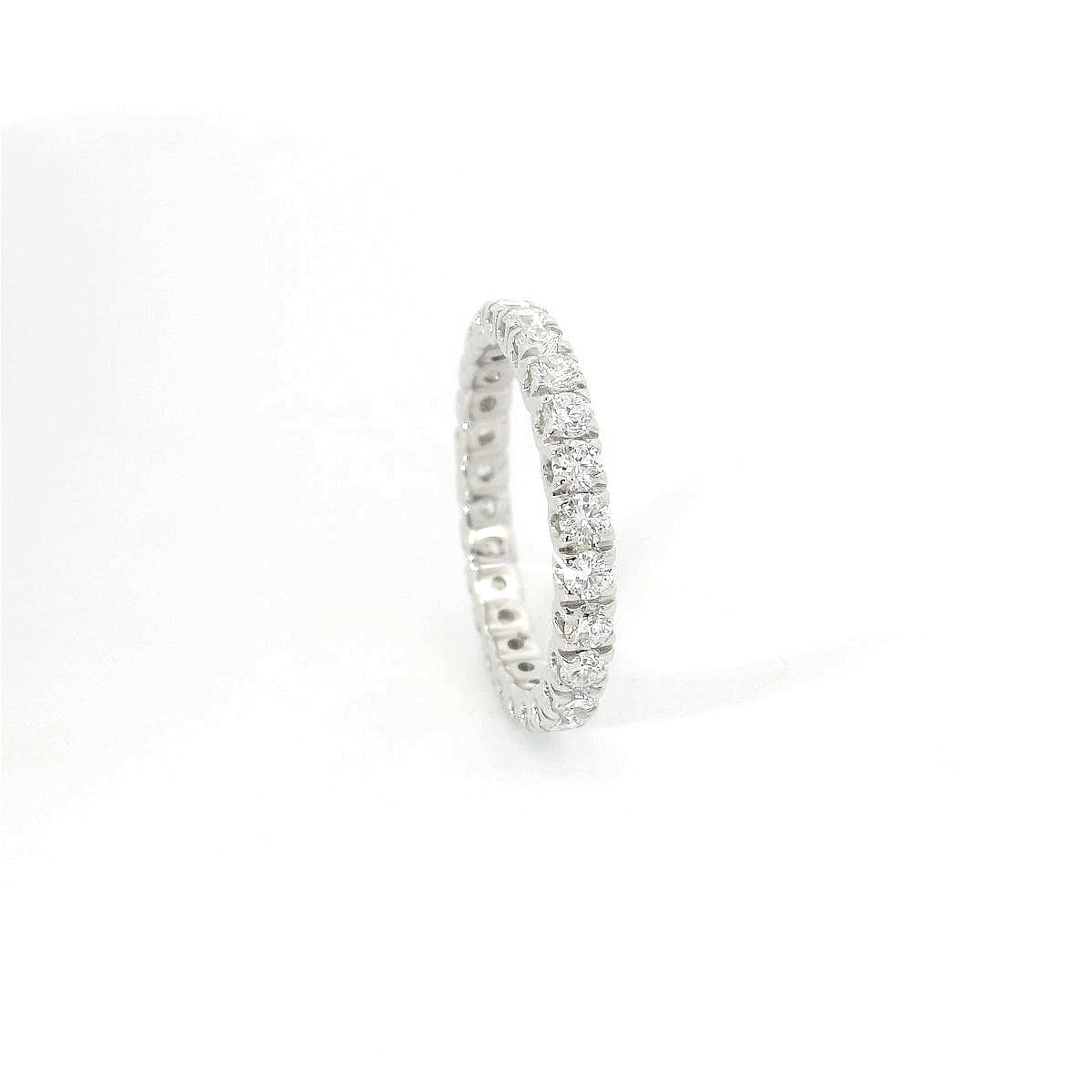Eternity in oro bianco e diamanti lab-grown taglio brillante, 1,36 carati.