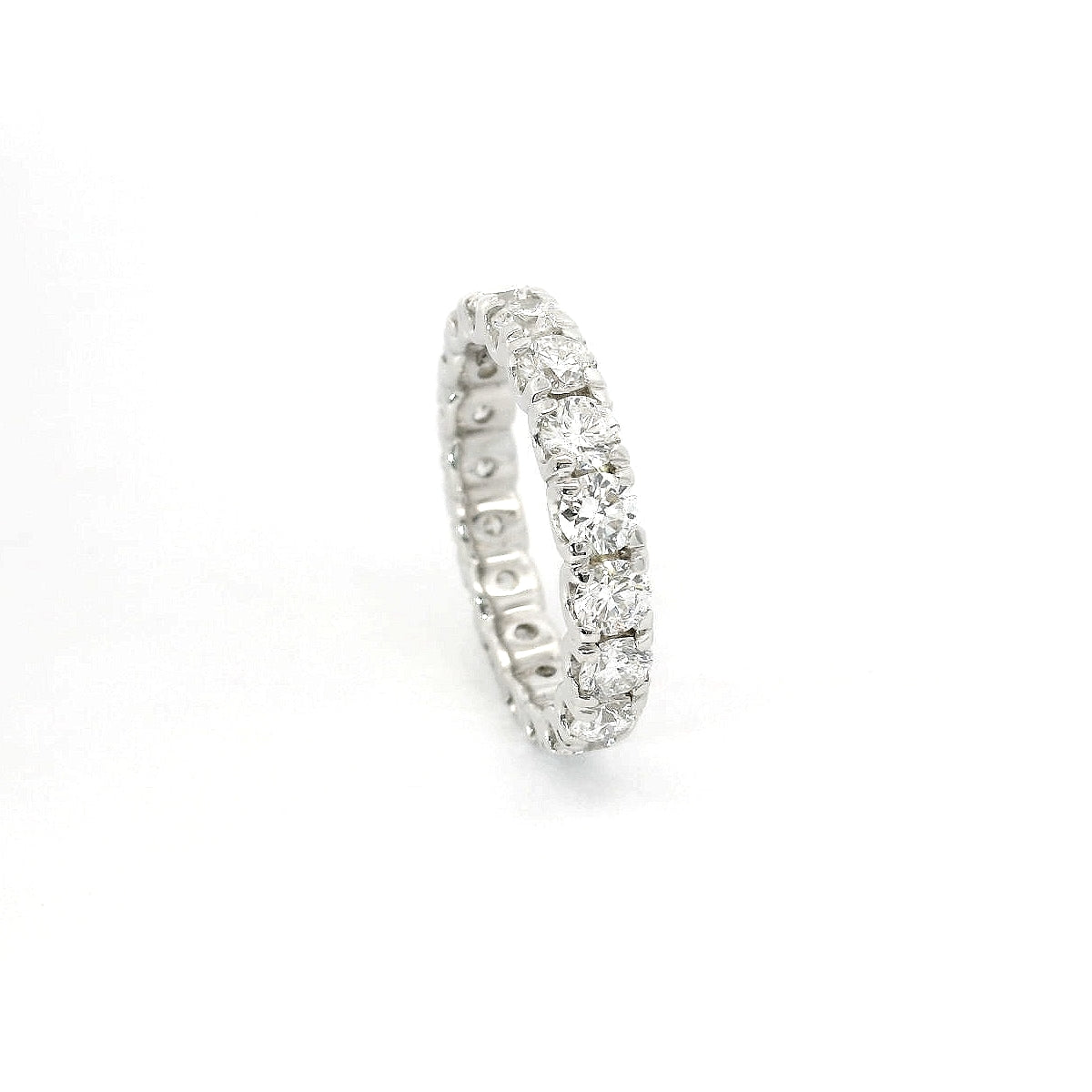 Eternity in oro bianco e diamanti lab-grown taglio brillante, 2,88 carati.