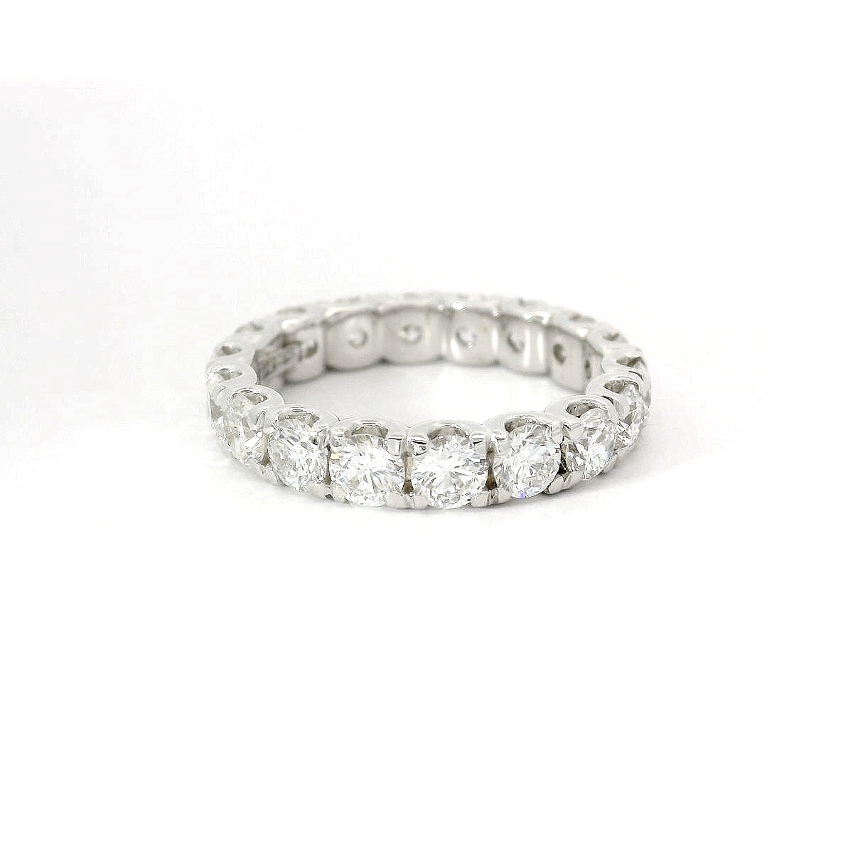 Eternity in oro bianco e diamanti lab-grown taglio brillante, 2,88 carati.
