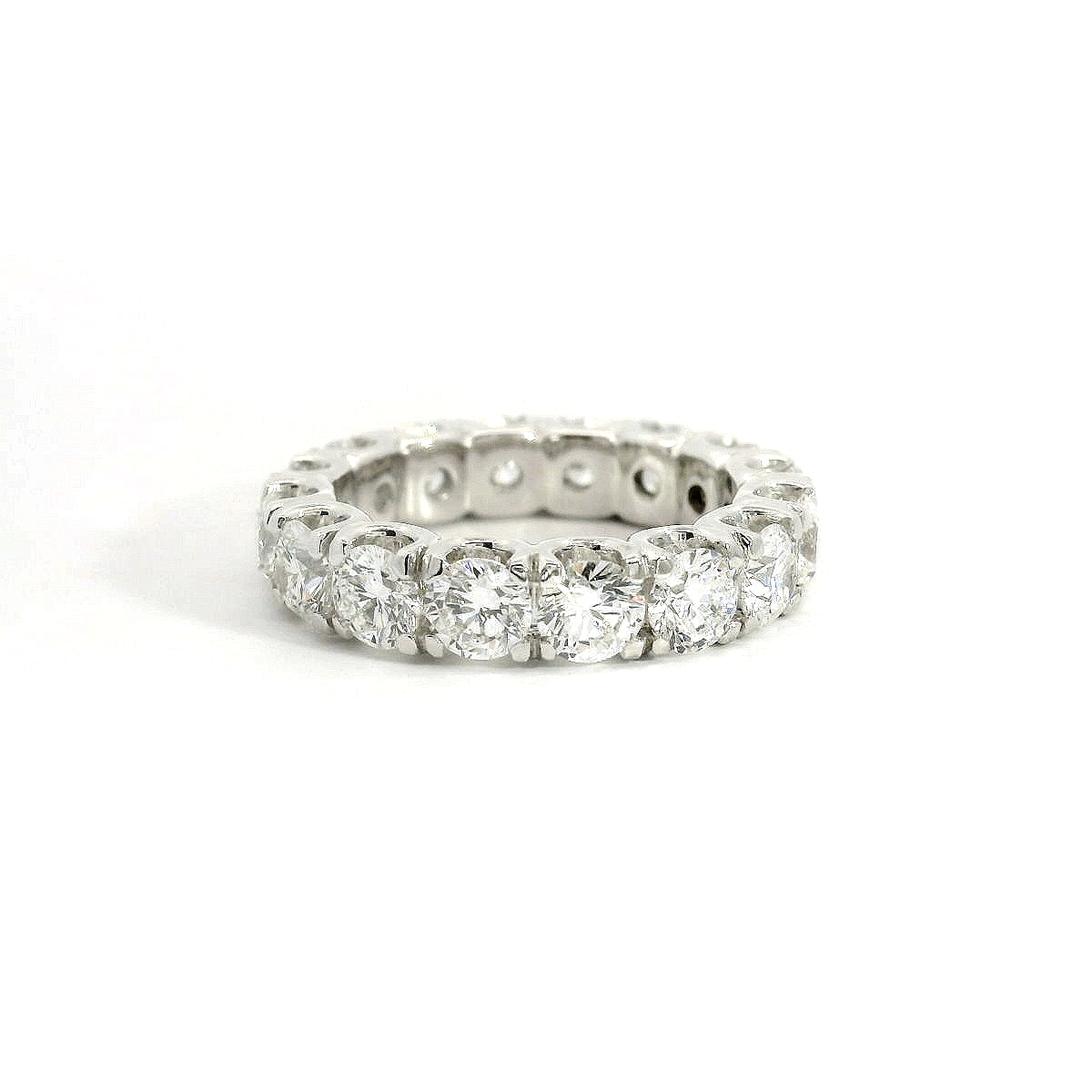 Eternity in oro bianco e diamanti lab-grown taglio brillante, 4,14 carati.