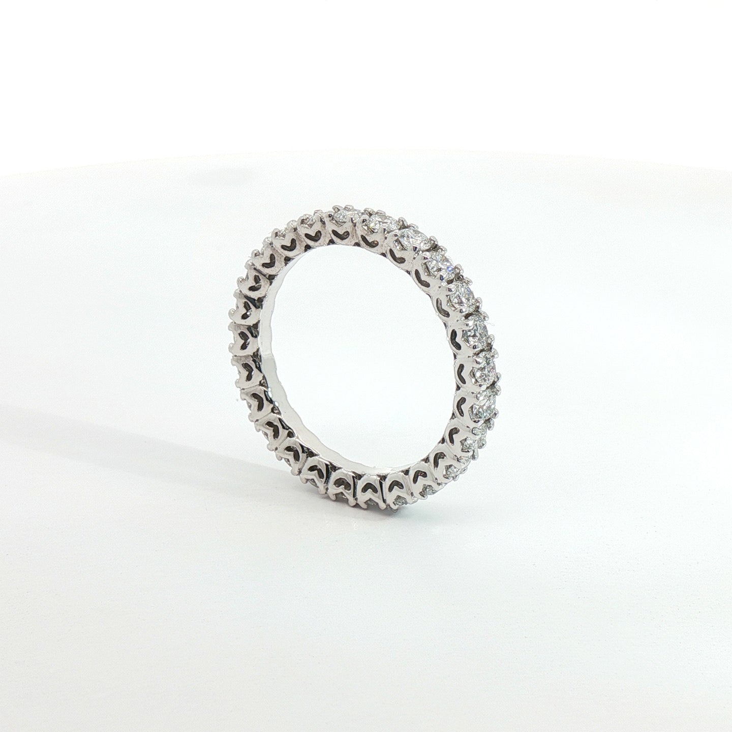 Eternity in oro bianco e diamanti lab-grown taglio brillante, 1,45 carati.