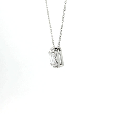 White gold choker with emerald-cut lab-grown diamond surrounded by 0.85 carats brilliant-cut lab-grown diamonds.