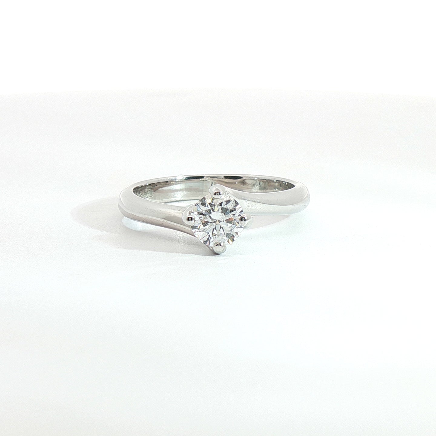 Solitario in oro bianco con diamante Lab-Grown taglio brillante, 0,50 carati.