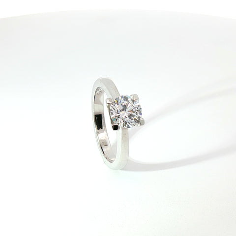 Solitario in oro bianco con diamante Lab-Grown taglio brillante, 1,12 carati.