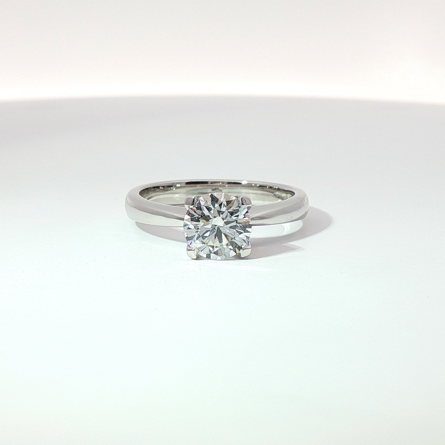 Solitario in oro bianco con diamante Lab-Grown taglio brillante, 1,17 carati.