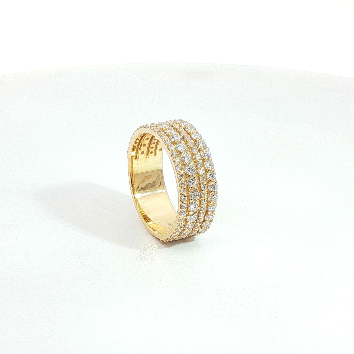 Fascia in oro giallo con diamanti Lab-Grown taglio brillante, 1,52 carati.