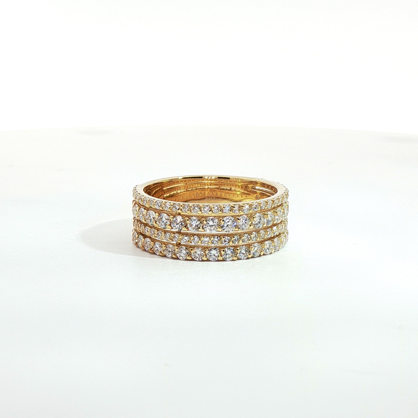 Fascia in oro giallo con diamanti Lab-Grown taglio brillante, 1,52 carati.