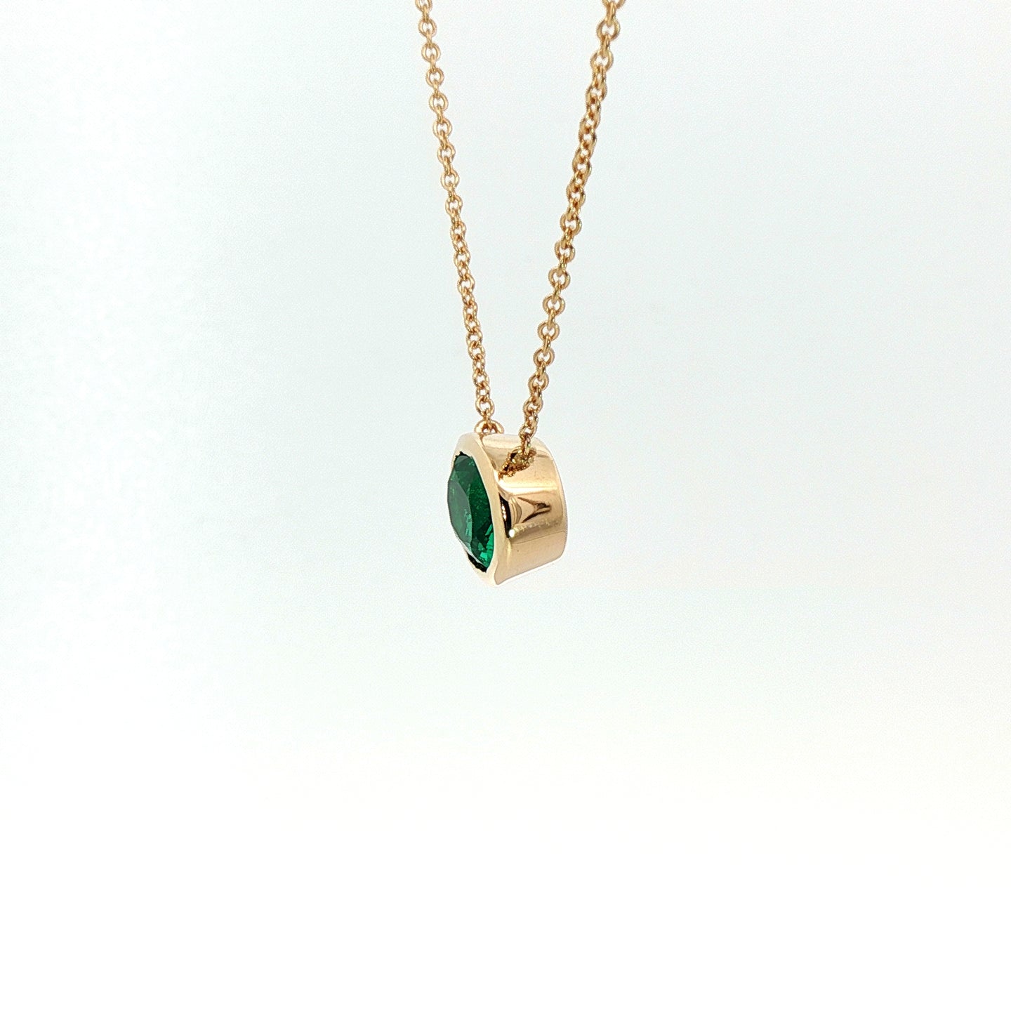 Girocollo Aurea in oro giallo con smeraldo lab-Grown taglio ovale, 1,88 carati.