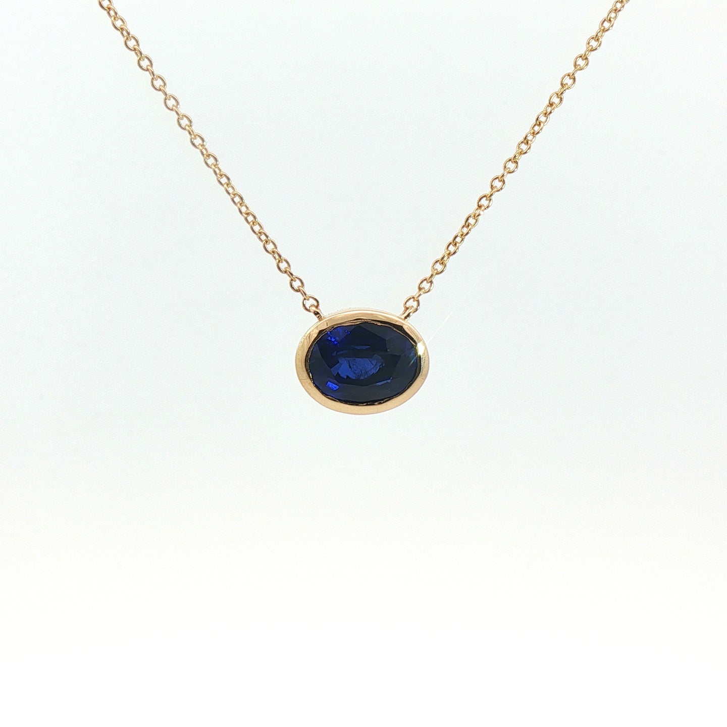 Girocollo Aurea in oro giallo con zaffiro Lab-Grown taglio ovale, 2,71 carati.