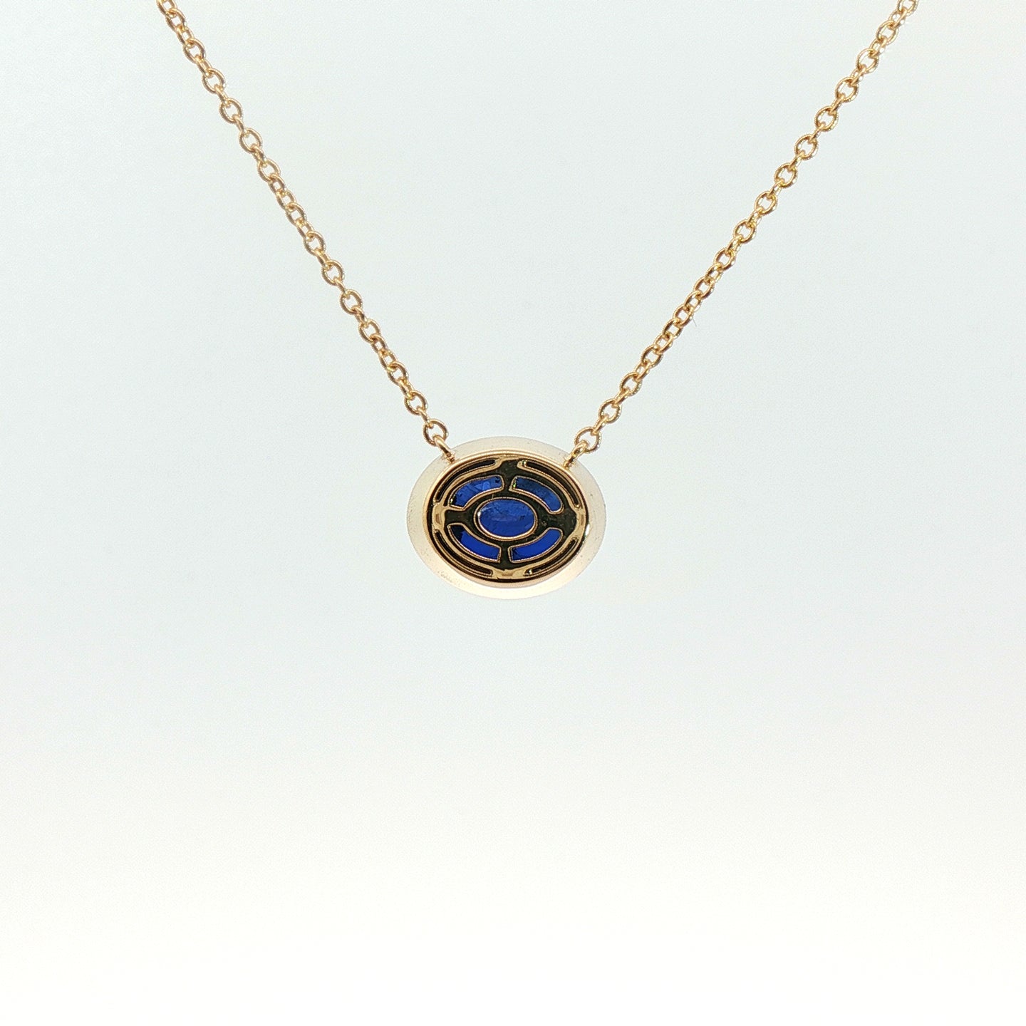 Girocollo Aurea in oro giallo con zaffiro Lab-Grown taglio ovale, 2,71 carati.