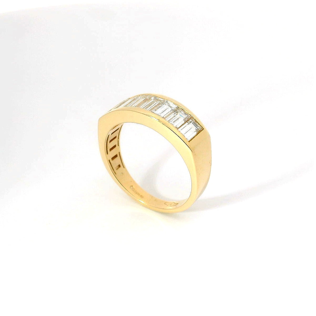 Fedina in oro giallo e diamanti Lab-Grown taglio baguette, 1,60 carati.