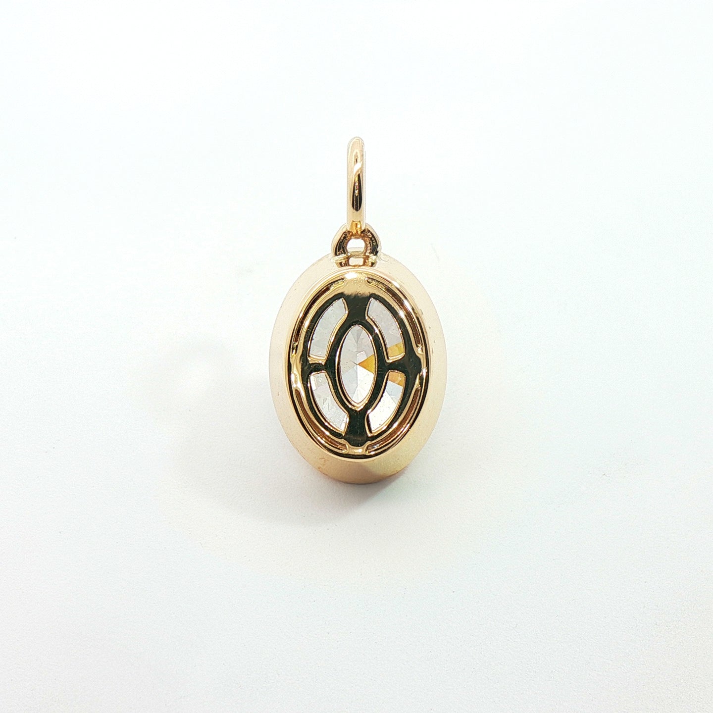 Ciondolo Aurea in oro giallo con diamante Lab-Grown taglio ovale, 3,01 carati.