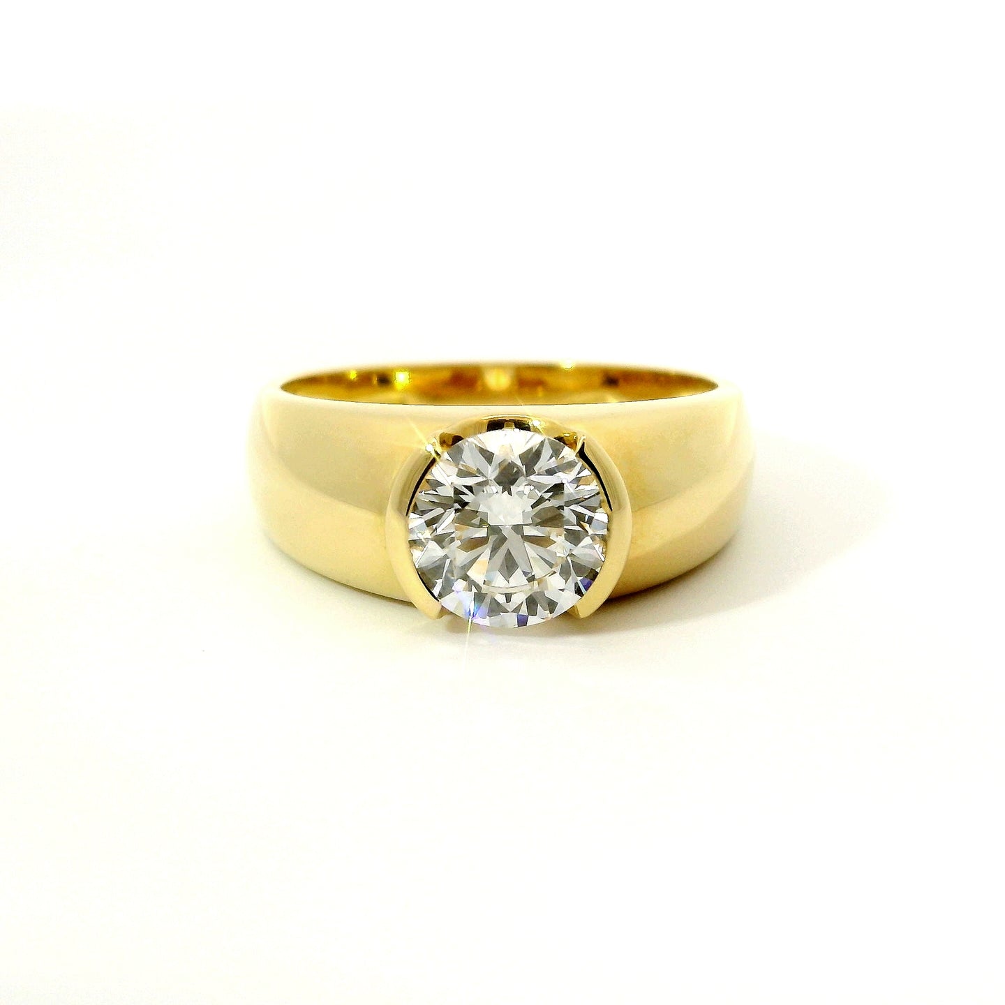 Solitario Aurea in oro giallo con diamante lab-grown taglio brillante, 1,43 carati.