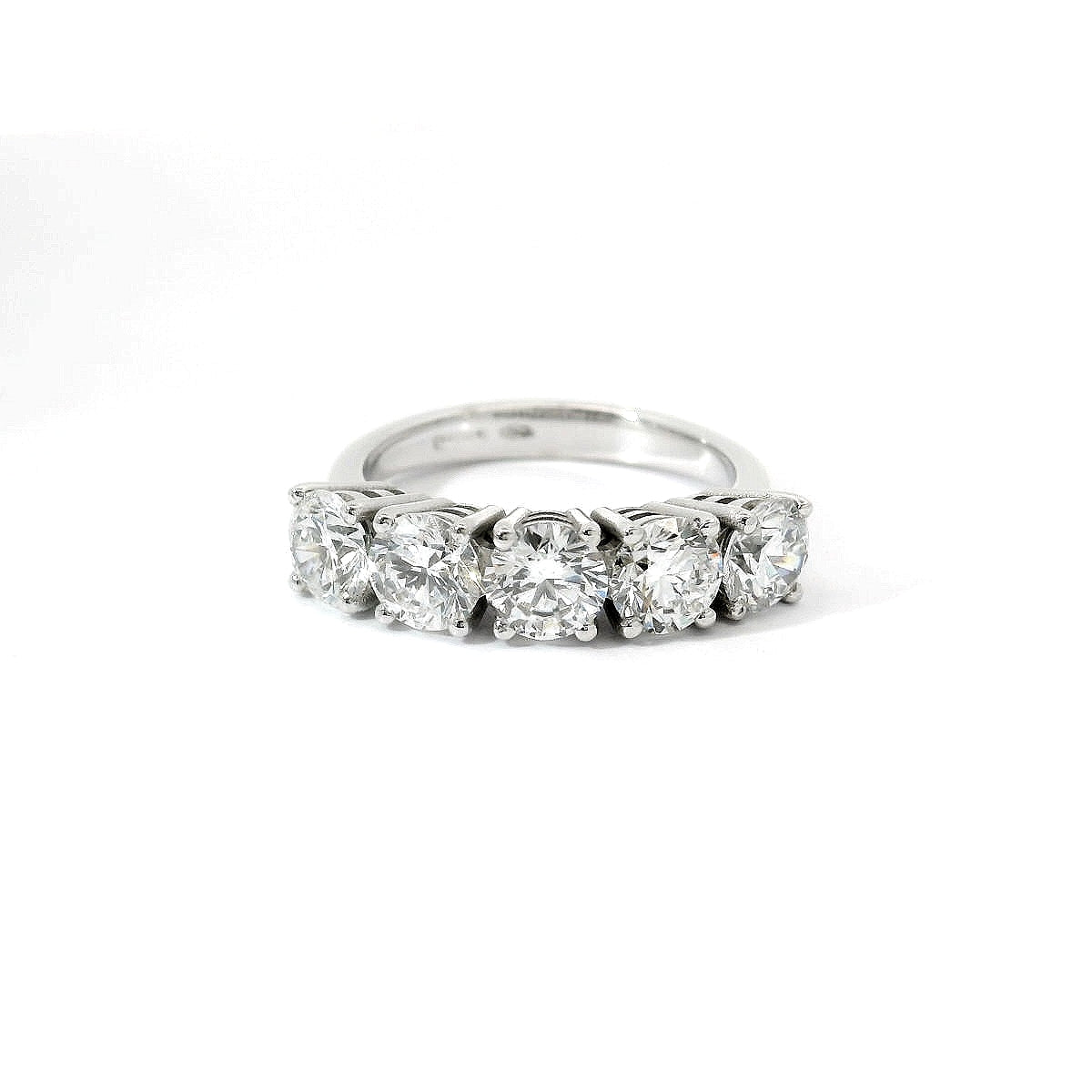 Fedina a 5 pietre in oro bianco e diamanti Lab-grown taglio Brillante, 2,63 carati.