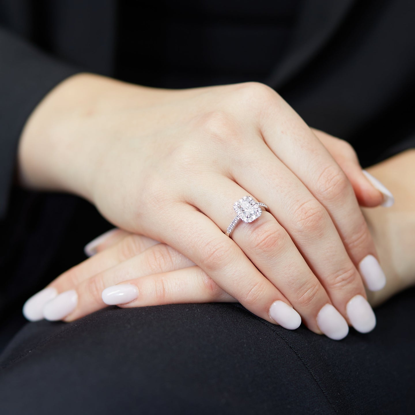 Anello Dreams in oro bianco e diamanti lab-grown taglio radiant e brillante, 1,48 carati.