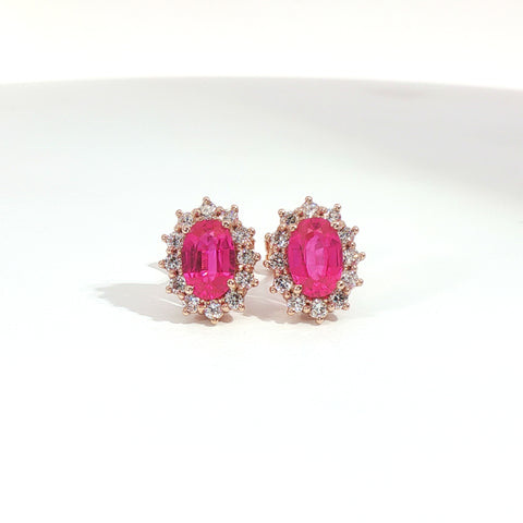 Orecchini punto luce con zaffiri rosa Lab-Grown taglio ovale diamanti Lab-Grown taglio brillante.