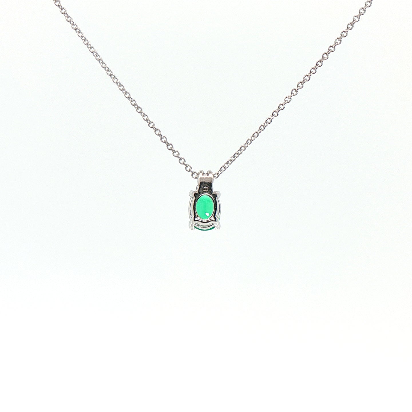 Girocollo in oro bianco con smeraldo Lab-Grown taglio ovale e diamante Lab-Grown taglio brillante.