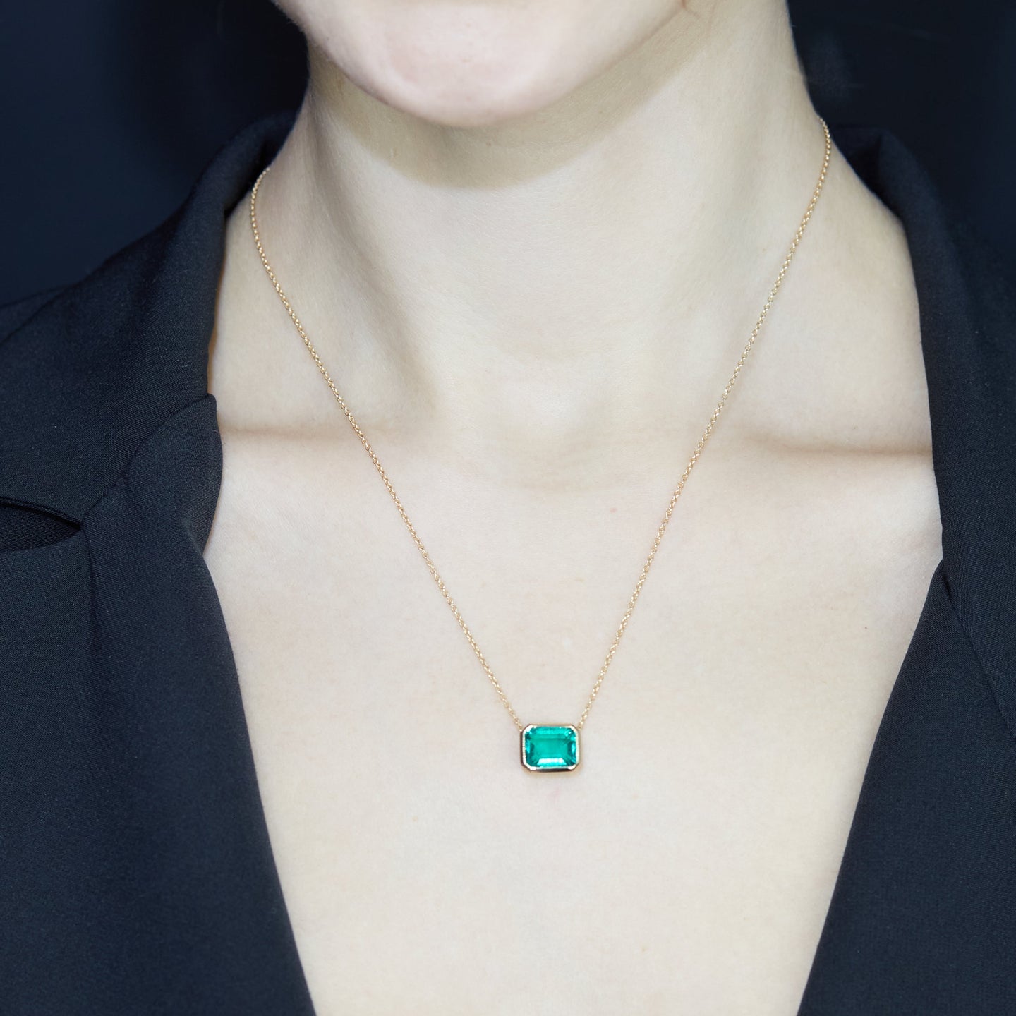 Girocollo in oro giallo con smeraldo Lab-Grown taglio smeraldo,3,41 carati.