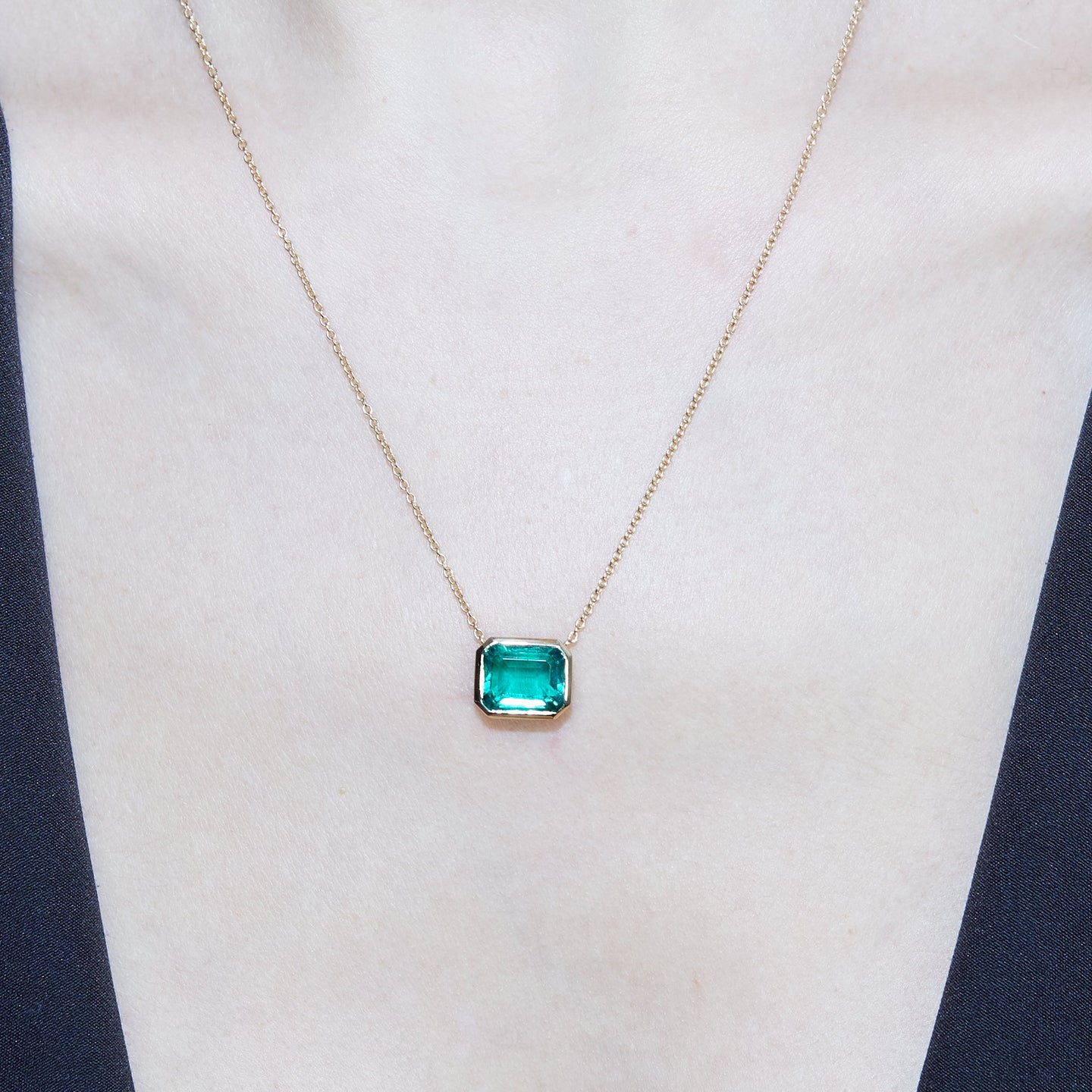 Girocollo in oro giallo con smeraldo Lab-Grown taglio smeraldo,3,41 carati.