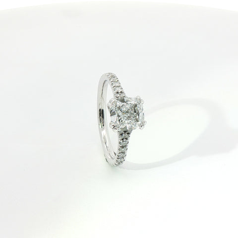 Solitario in oro bianco con diamanti Lab-Grown taglio cuscino e brillante, 2,01 carati.