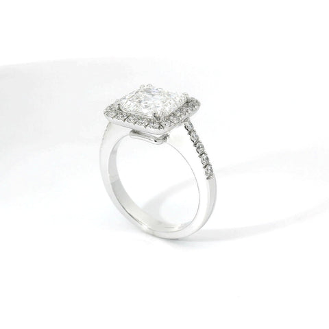 Anello dreams in oro bianco e diamanti lab-grown taglio asscher e taglio brillante, 3,54 carati.
