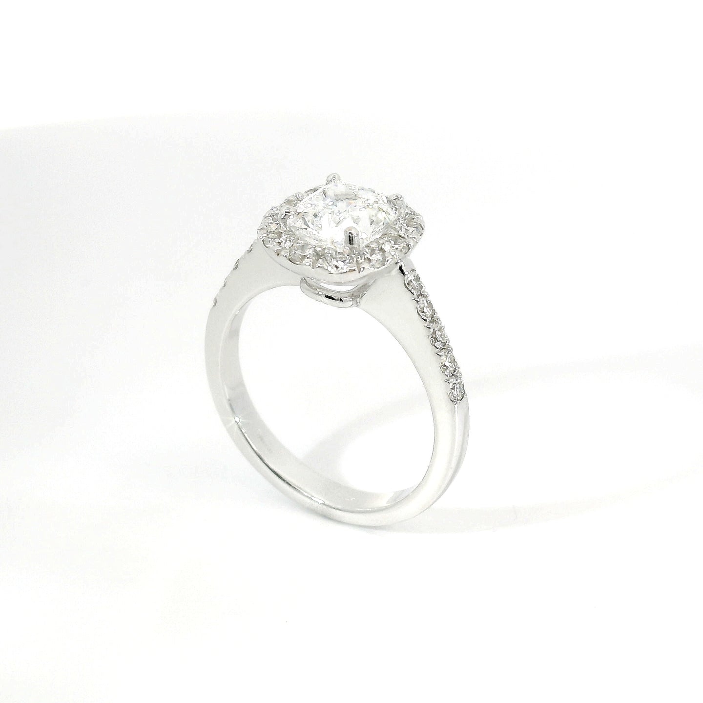 Anello Dreams cuscino in oro bianco con diamanti lab-grown taglio brillante, 2,08 carati.