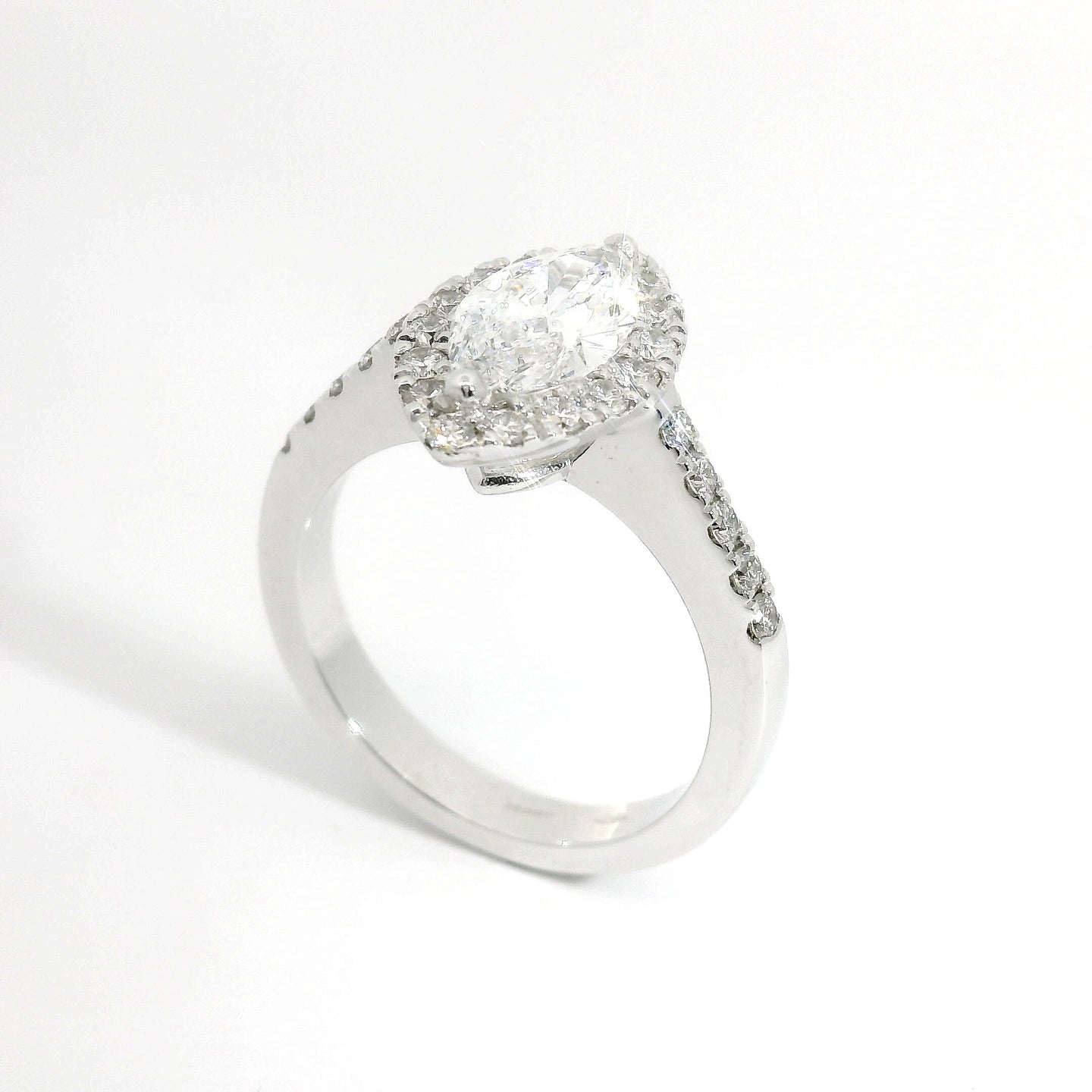 Anello Dreams marquise in oro bianco con diamanti lab-grown taglio brillante, 1,46 carati.
