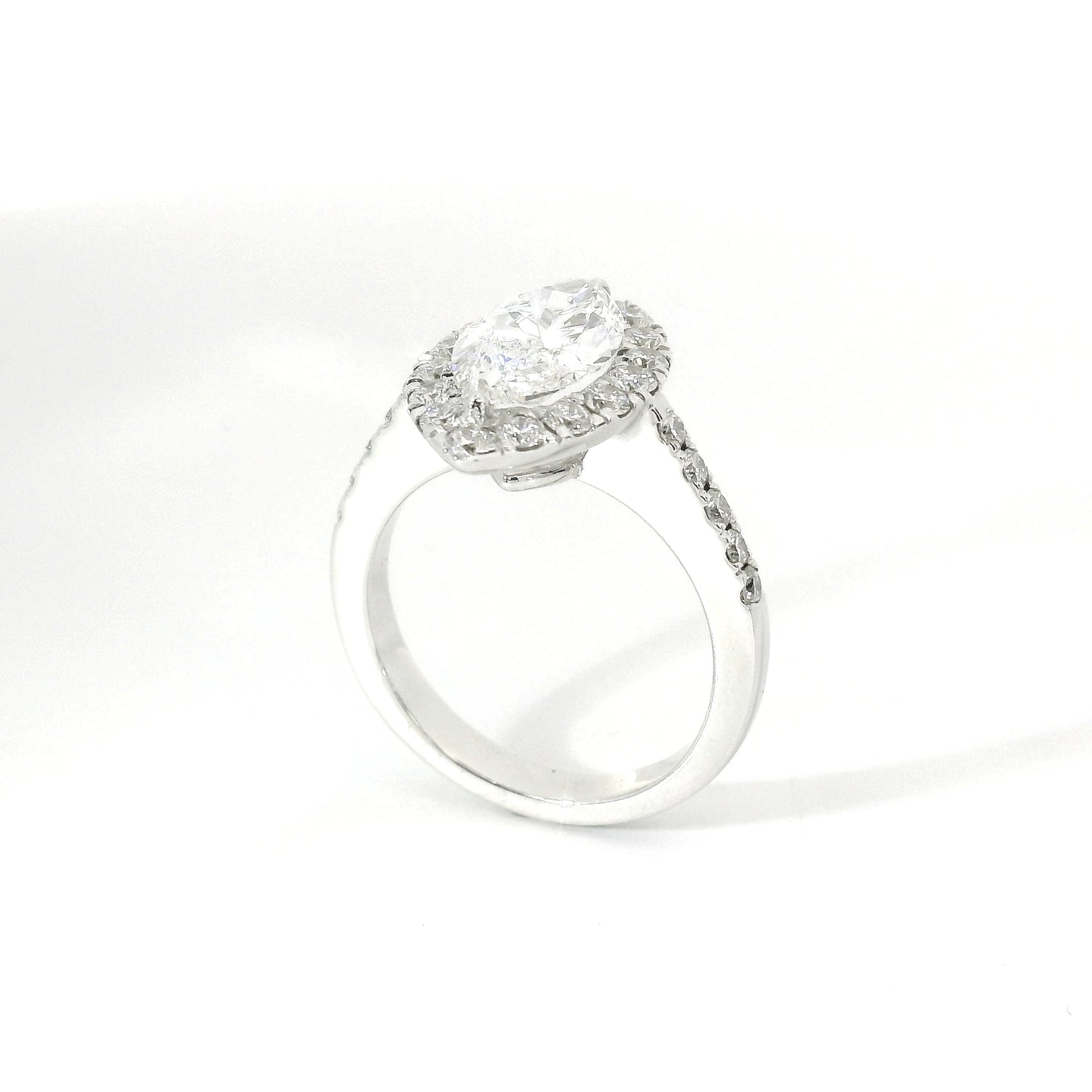 Anello dreams marquise in oro bianco con diamanti lab-grown taglio brillante, 2,77 carati.