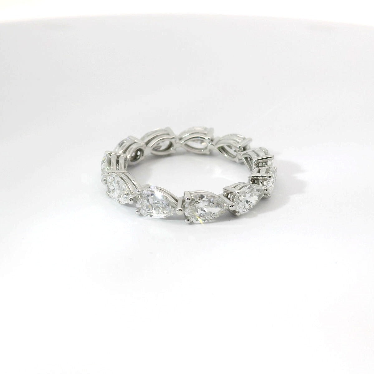 Anello in oro bianco e diamanti lab-grown, 0,66 carati.