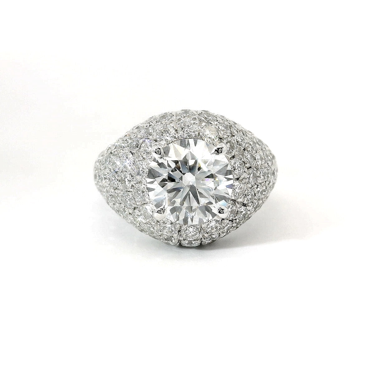 Fascia per mignolo con centrale e pavè di diamanti lab-grown taglio brillante, 4,27 carati.