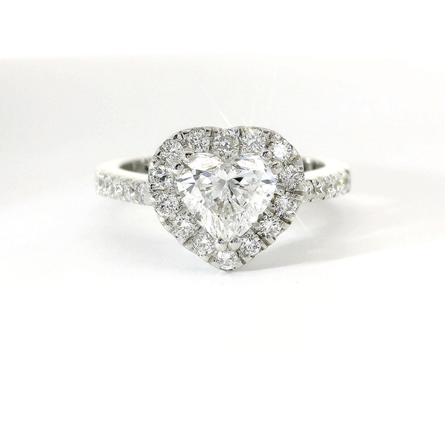 Anello dreams a cuore in oro bianco con diamanti lab-grown taglio brillante, 1,45 carati.