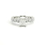 Solitario con diamante lab-grown taglio radiant e diamanti lab-grown taglio brillante sul gambo, 3,81 carati.