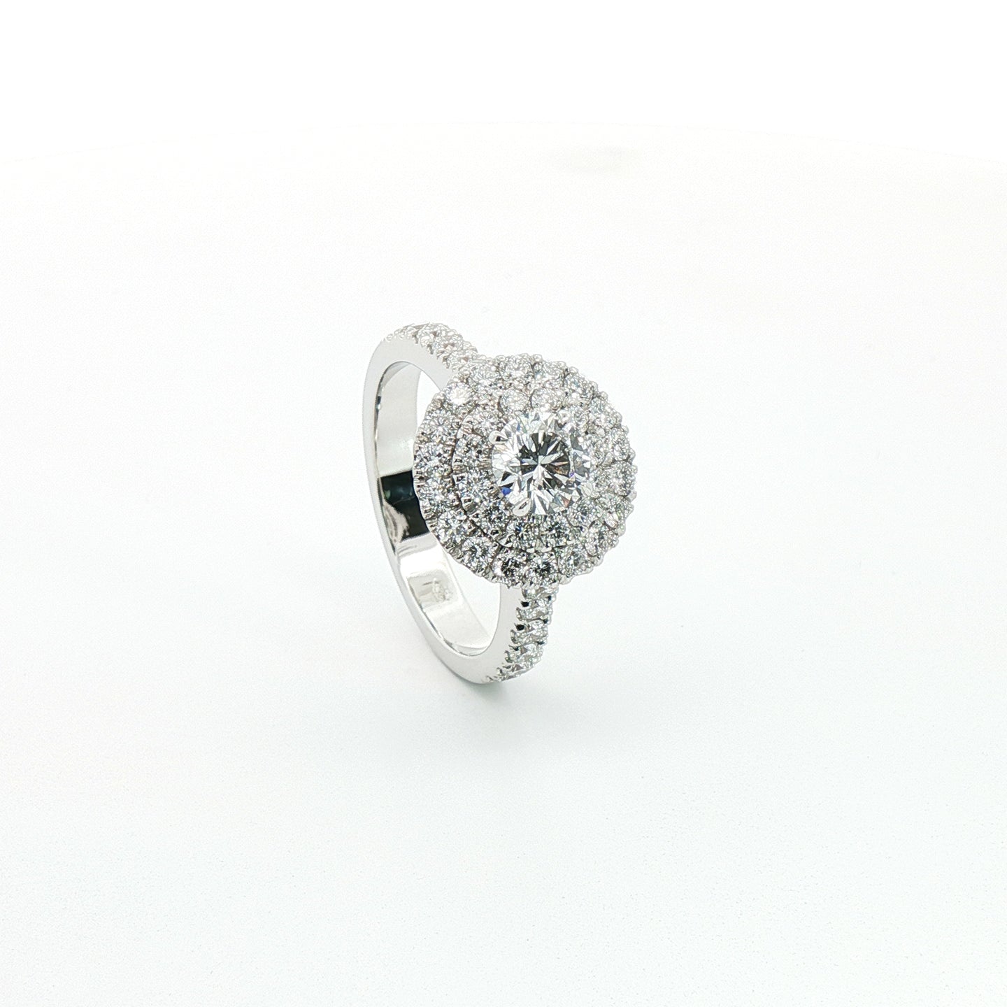 Anello in oro bianco con diamanti Lab-Grown taglio brillante,1,41 carati.