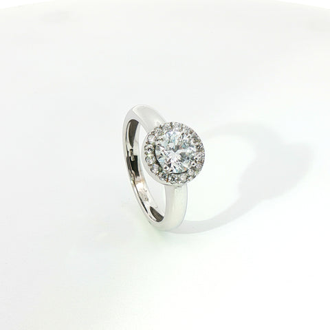 Anello in oro bianco con diamanti Lab-Grown taglio brillante, 1,20 carati.