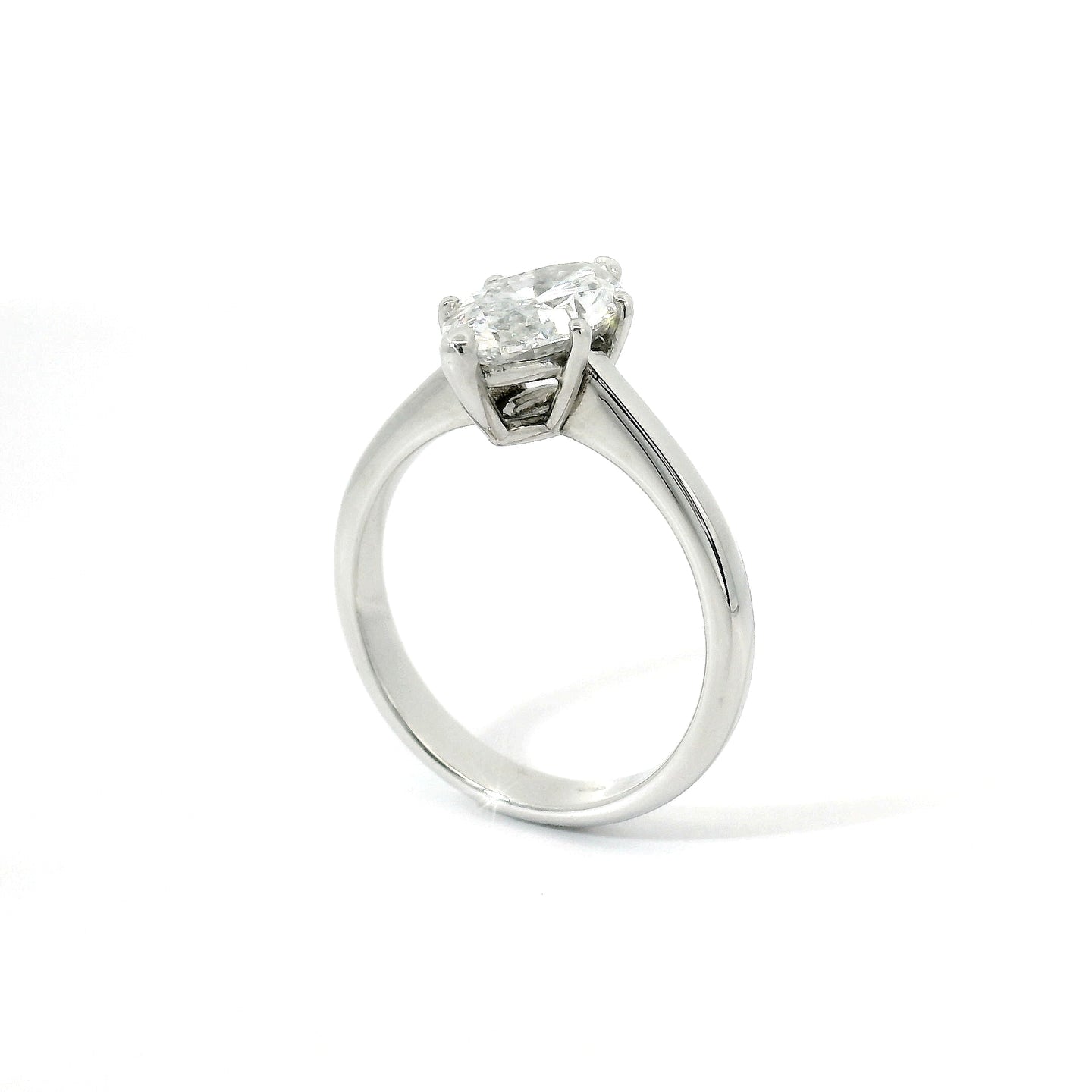 Solitario con diamante lab-grown taglio marquise, 2,04 carati.