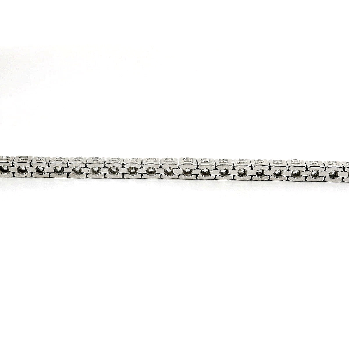 Bracciale tennis a filo in oro bianco e diamanti lab-grown taglio brillante, 2,79 carati.