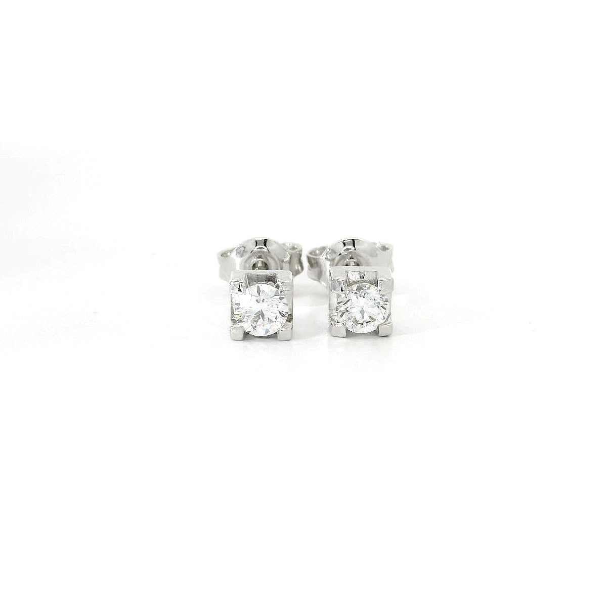 Orecchini punto luce oro bianco con diamanti lab-grown taglio brillante, 0,41 carati.