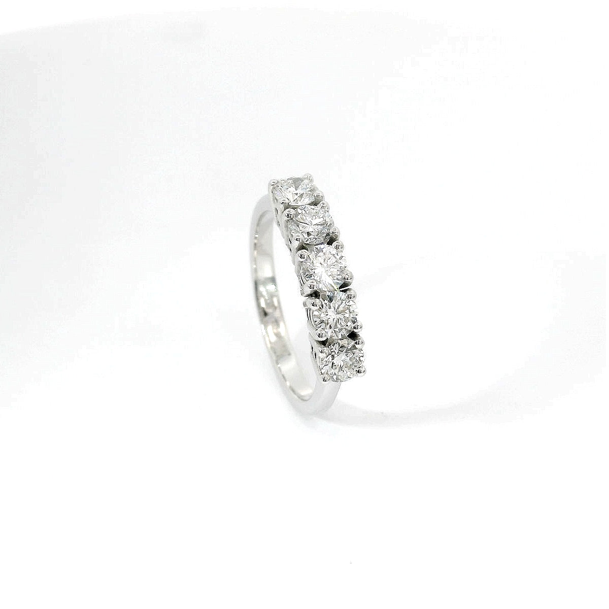 Fedina 5 pietre in oro bianco e diamanti Lab-grown taglio brillante, 1,08 carati.