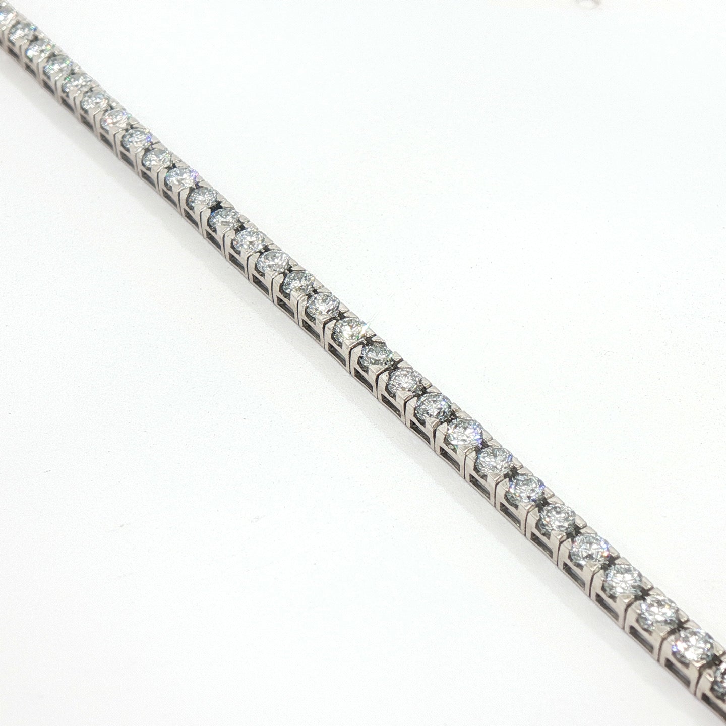 Bracciale tennis in oro bianco con diamanti Lab-Grown taglio brillante, 2,23 carati.